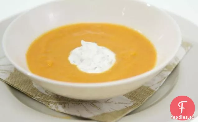 Sopa de Zanahoria Especiada con Crema de Cilantro