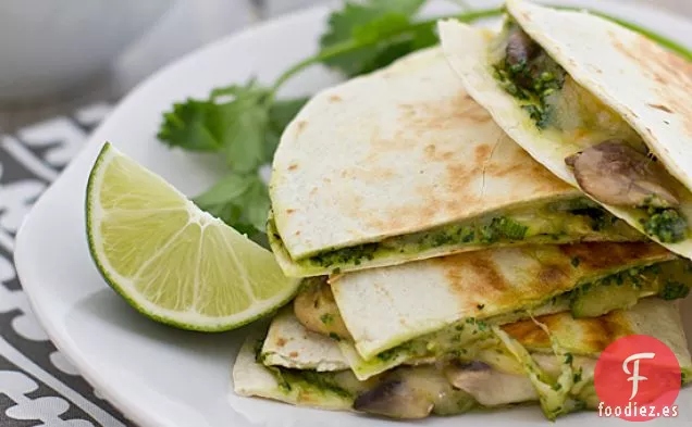 Quesadillas De Champiñones y Calabacines Con Pesto De Cilantro