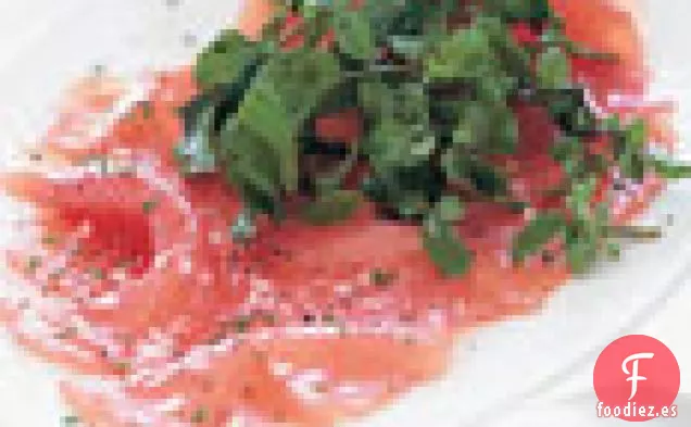 Carpaccio de Atún con Ensalada de Berros y Aderezo Balsámico