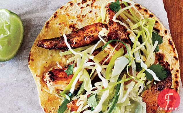 Tacos Anchos de Pollo con Ensalada de Cilantro y Crema de Aguacate