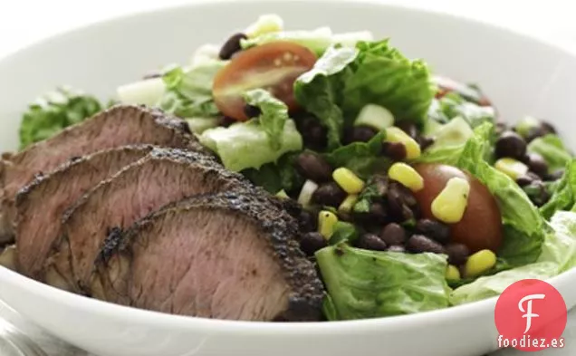 Ensalada De Carne Del Suroeste Con Aderezo De Cilantro Y Lima