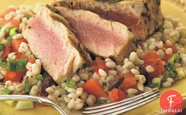 Ensalada de Atún a la Parrilla con Cebada a la Menta y Limón