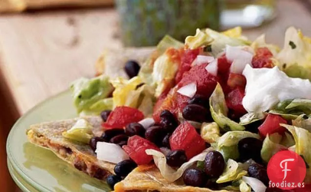 Ensalada de Quesadilla de Cheddar y Jalapeño con Vinagreta de Cilantro y Lima