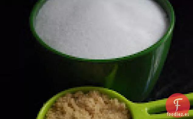 Pastel De Zumo De Naranja Glaseado Y Aceite De Oliva Con Piñones