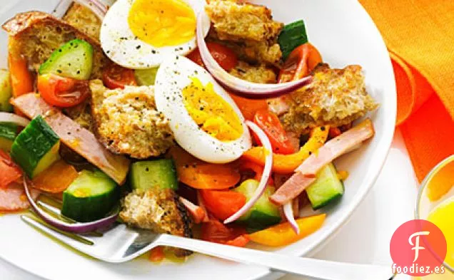 Ensalada de Tocino, Huevo y Tostadas con Aderezo de OJAL