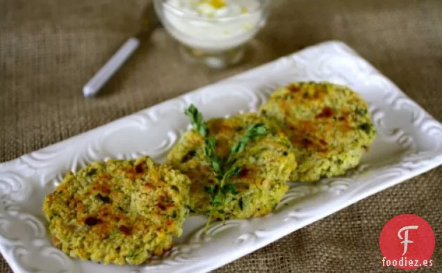 Tartas De Atún Y Calabacín Al Horno Con Aderezo De yogur De Limón