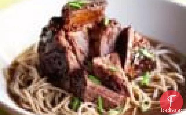 Costillas Asiáticas Estofadas Con Fideos