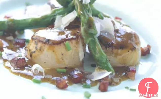 Vieiras al horno con Espárragos y Panceta