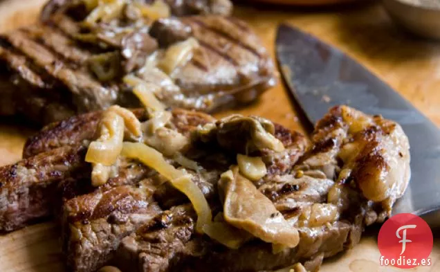 Filetes Sencillos Con Una Rica Salsa De Champiñones