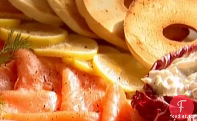 Bagels con Ensalada de Salmón Ahumado y Pescado Blanco
