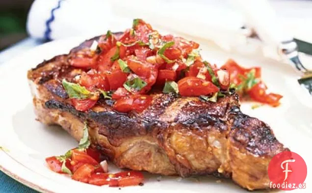 Filetes de Costilla con Salsa de Tomate y Albahaca