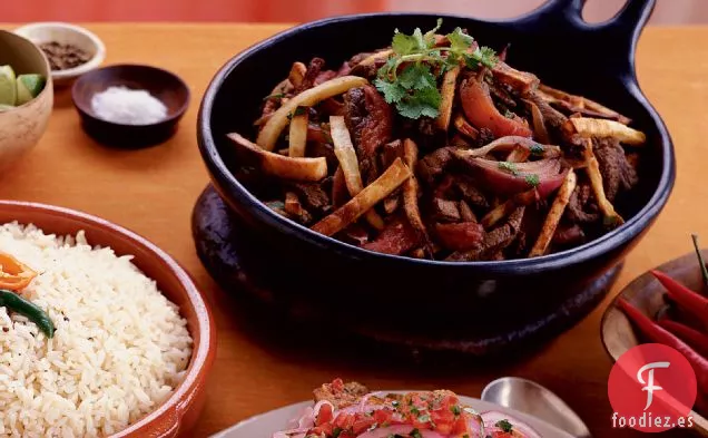 Carne de Res Salteada con Patatas Fritas al Horno