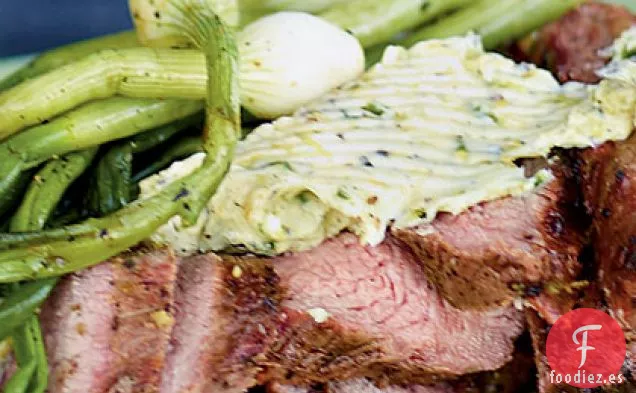 Tri-Tip a la Parrilla con Mantequilla de Chile Cítrico