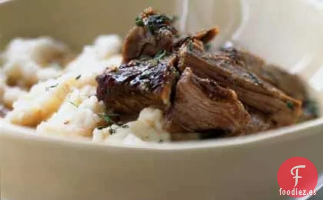 Carne de Res Asada a Fuego Lento con Puré de Patatas Cremoso