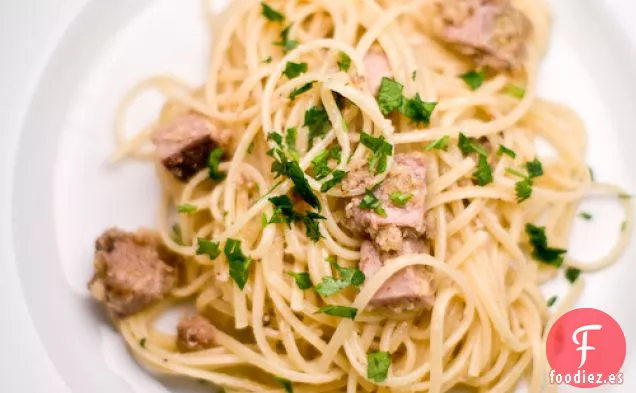 Cerdo Asado Con Pesto De Nuez Sobre Pasta