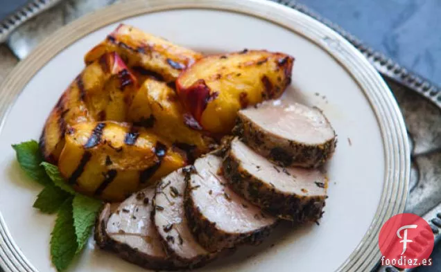 Solomillo De Cerdo A La Parrilla Con Hierbas Y Melocotones