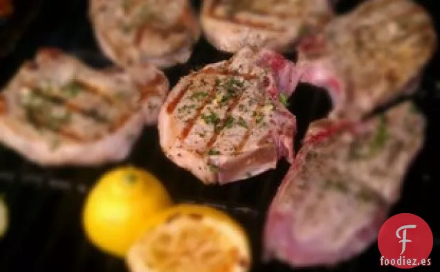 Chuletas De Cerdo A La Parrilla Con Ensalada De Parmesano De Manzana