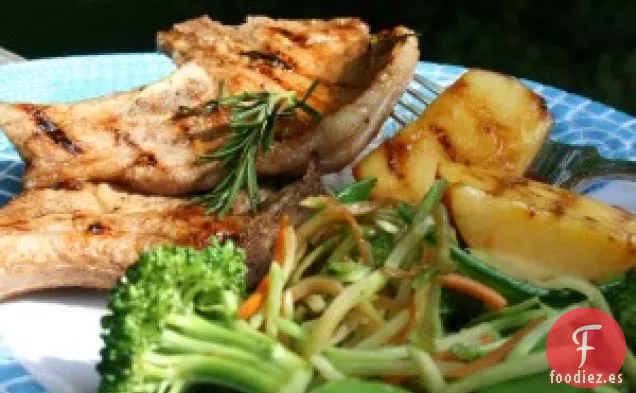 Chuletas De Cerdo Balsámicas Con Nectarinas A La Parrilla