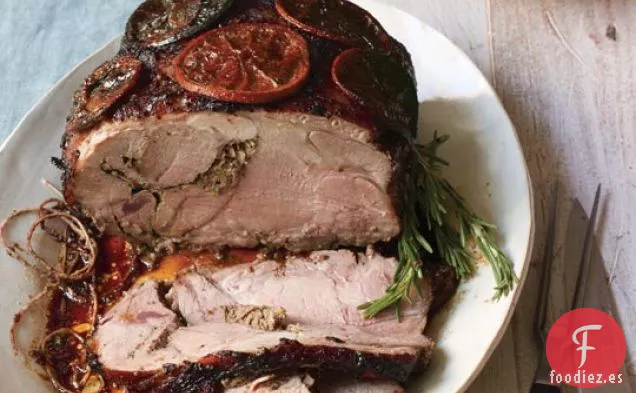 Cerdo Asado A Fuego Lento Con Rodajas De Naranja Glaseadas