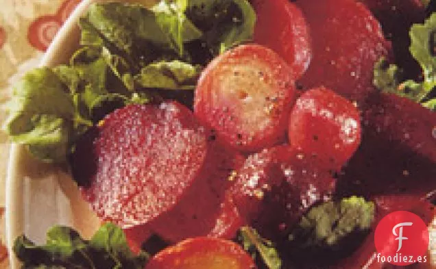 Ensalada De Cuatro Remolachas Sobre Rúcula Con Vinagreta De Jerez