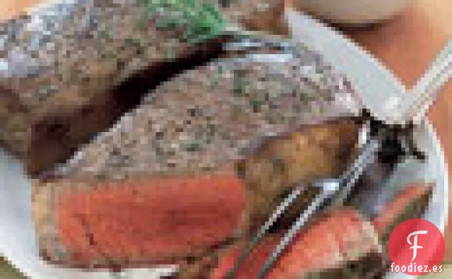 Filetes de Nueva York a la Parrilla con Tapenade de Aceitunas Verdes