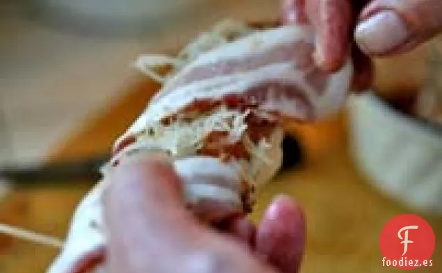 Perritos Calientes Rellenos envueltos en Tocino a la Parrilla