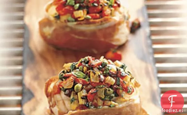 Rape de Madera de Cedro con Salsa Asada al Fuego y Puttanesca