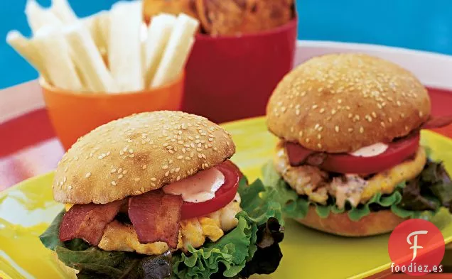 Hamburguesas de Vieiras y Tocino de Maíz con Mayonesa Picante