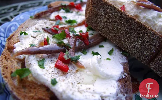 Labneh Con Chile Y Anchoa