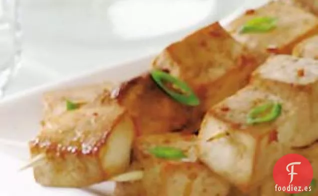 Satés de Tofu Indonesio