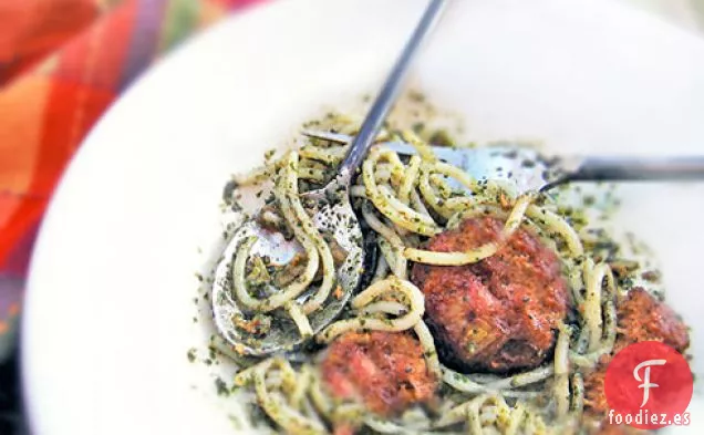 Receta Italiana De Albóndigas Con Pasta De Pesto De Albahaca