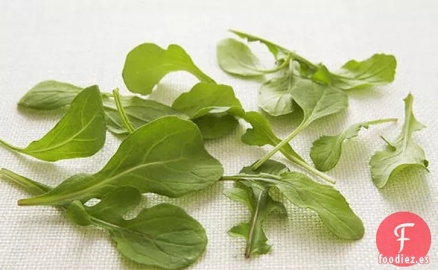 Filete de Costado En Rodajas finas sobre Rúcula con Ajo y Aceite de Limón