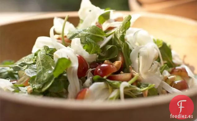 Ensalada De Rúcula, Hinojo Y Uva Con Anacardos