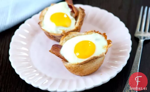 Tazas De Tocino, Huevo Y Tostadas