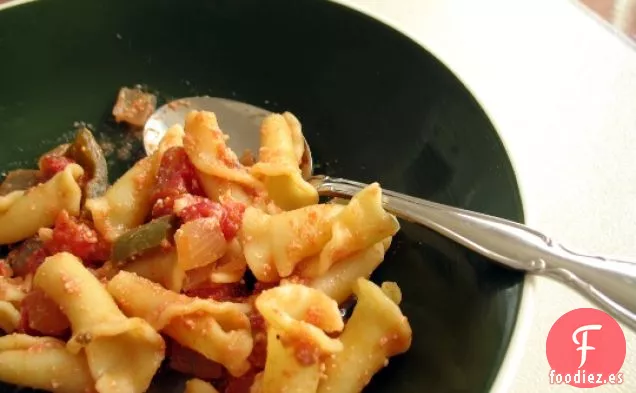 Pasta Cremosa Con Tomate, Tocino Y Ricotta