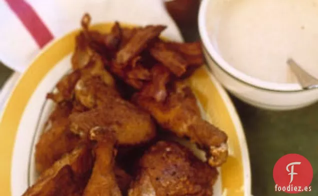 Pollo Frito Con Tocino Y Salsa