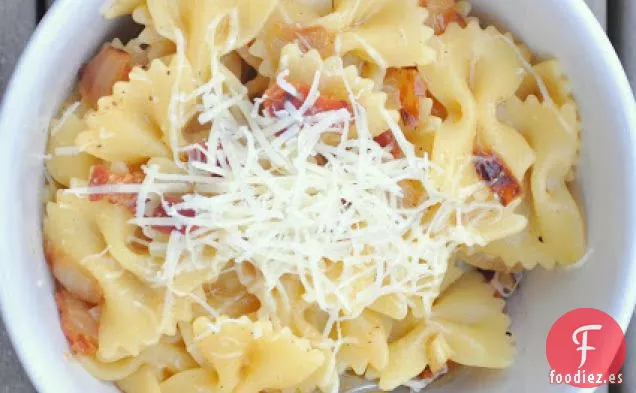 Farfalle Con Reducción De Caldo De Pollo y Tocino