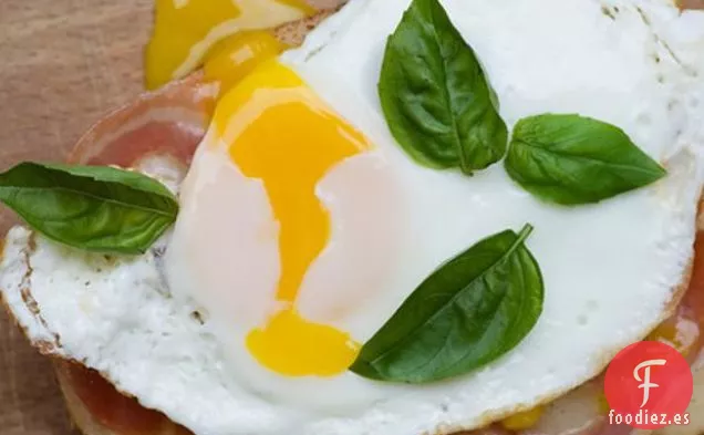 Provolone A La Parrilla, Huevos Y Panceta Sándwiches