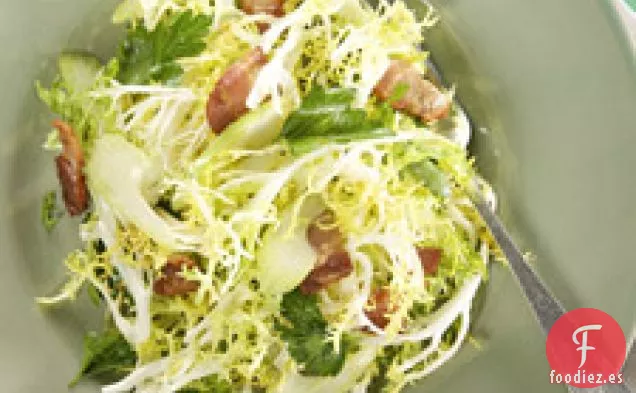 Ensalada Frisee Con Aderezo De Tocino Caliente