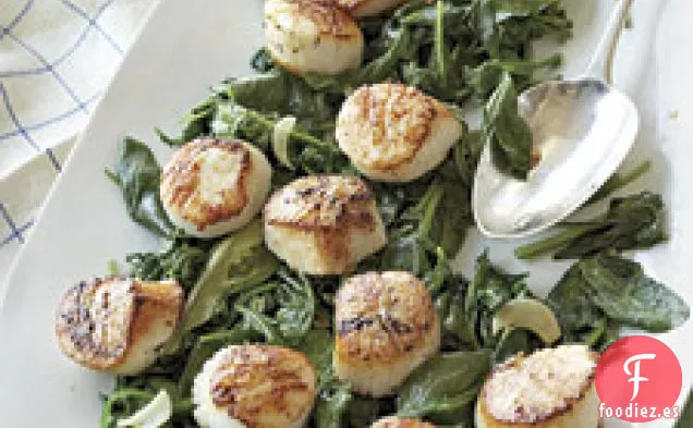 Vieiras Con Espinacas Marchitas Y Rúcula