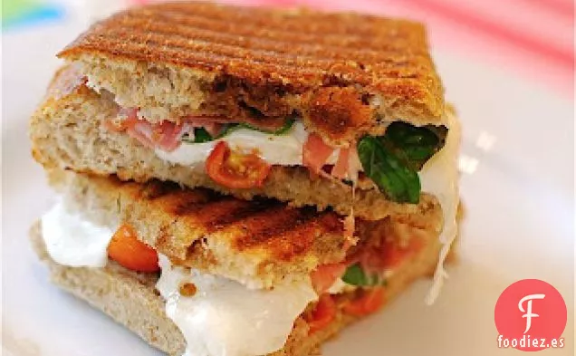 Sándwiches De Panini De Verano Con Vinagre Balsámico