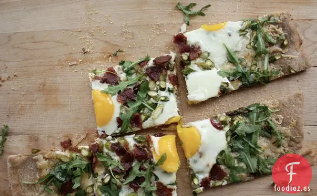 Pizza Con Tocino, Espárragos Y Huevo