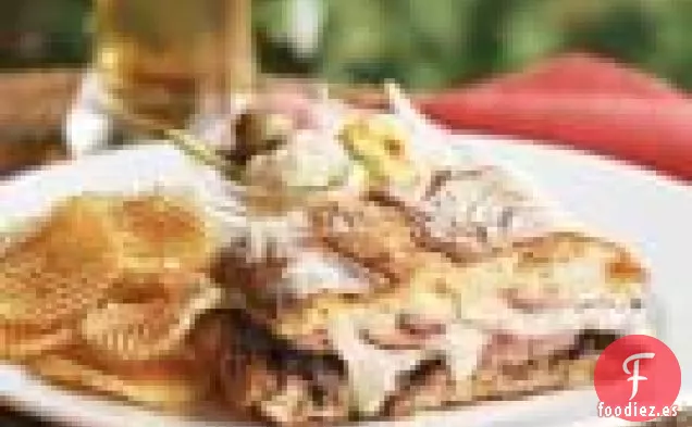 Panini De Carne Asada y Cebolla Balsámica Con Chips De Chipotle