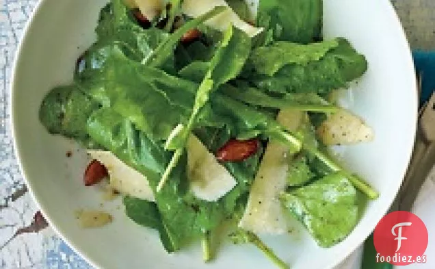 Ensalada De Rúcula Con Almendras Y Parmesano