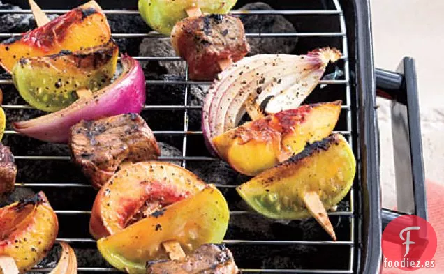 Brochetas De Carne Balsámicas De Melaza Con Tomates Verdes