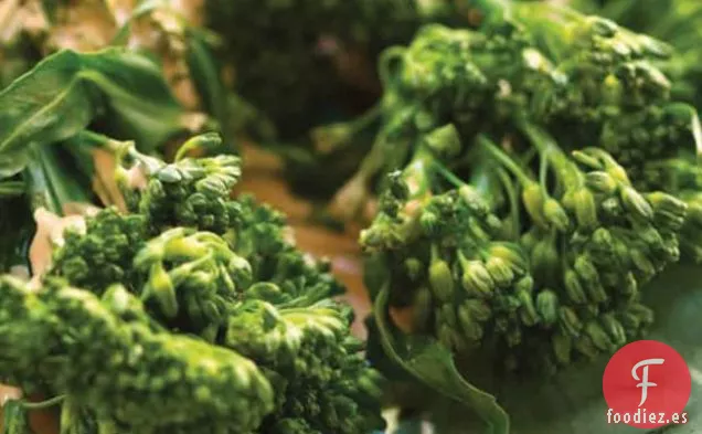 Broccolini Kosher En Una Receta Cremosa De Salsa Balsámica De Vino