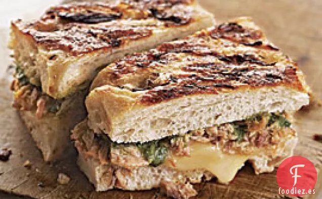 Sándwiches De Atún A La Parrilla Y Provolone Con Salsa Verde