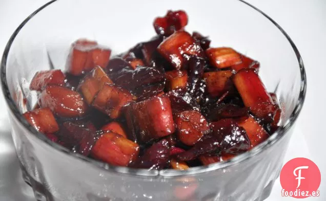 Ruibarbo Y Cebolla Confitada Con Vinagre Balsámico De Fresa