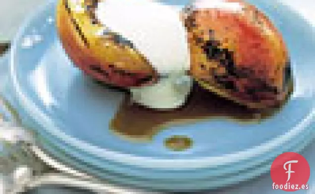 Nectarinas a la Parrilla con Glaseado de Miel y Balsámico