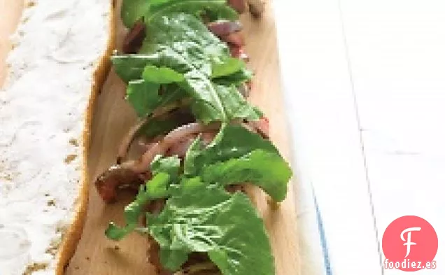 Sándwiches De Carne A La Parrilla Con Queso De Cabra Y Rúcula